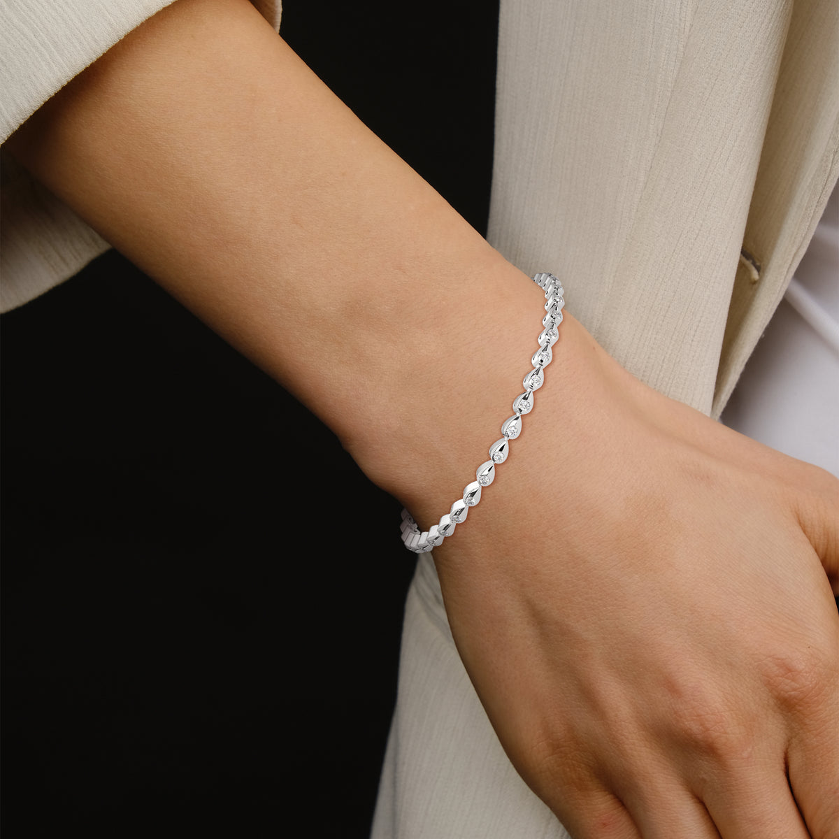 Dewdrop Cascade Diamond Bracelet